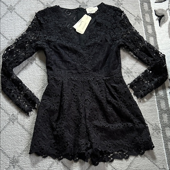 Nicole Miller Artelier Black Lace Long Sleeve Romper - Picture 1 of 11